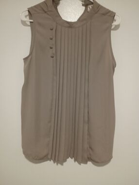 Worthington Sleeveless Pleated Front Women's Size Small Top - Taupe